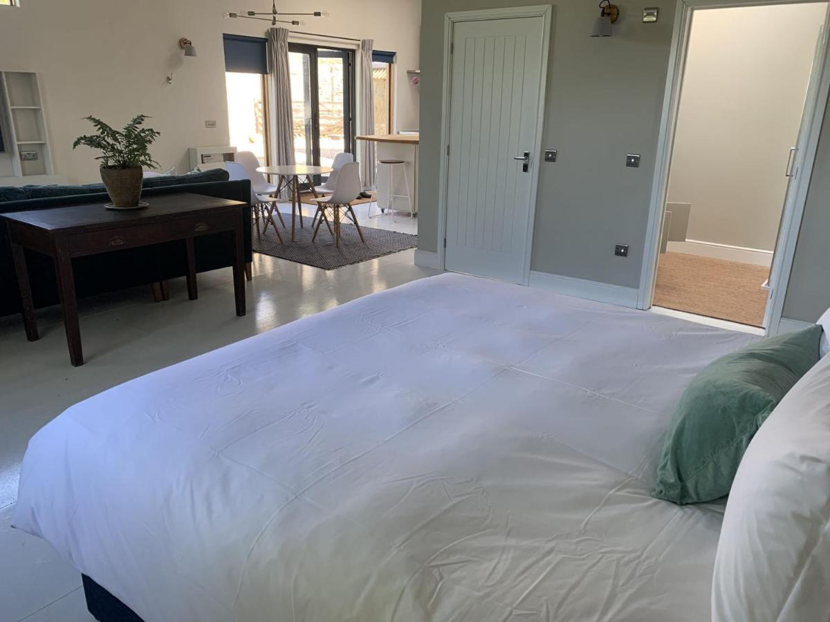 Horseshoe Barn Axminster Ngoại thất bức ảnh